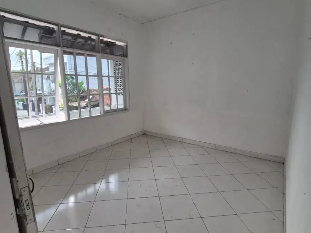 Sewa Rumah Luas Strategis di Turangga Bandung Kota