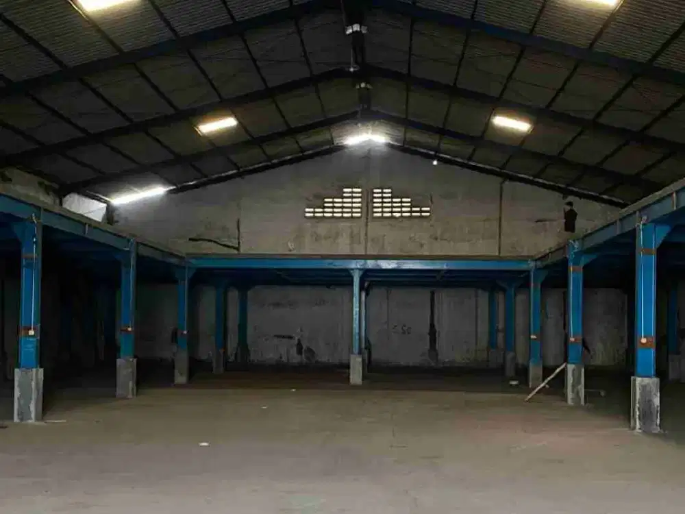 Sewa Surimulia Margomulyo. Siap Pakai. Ada Ruang Kantor.