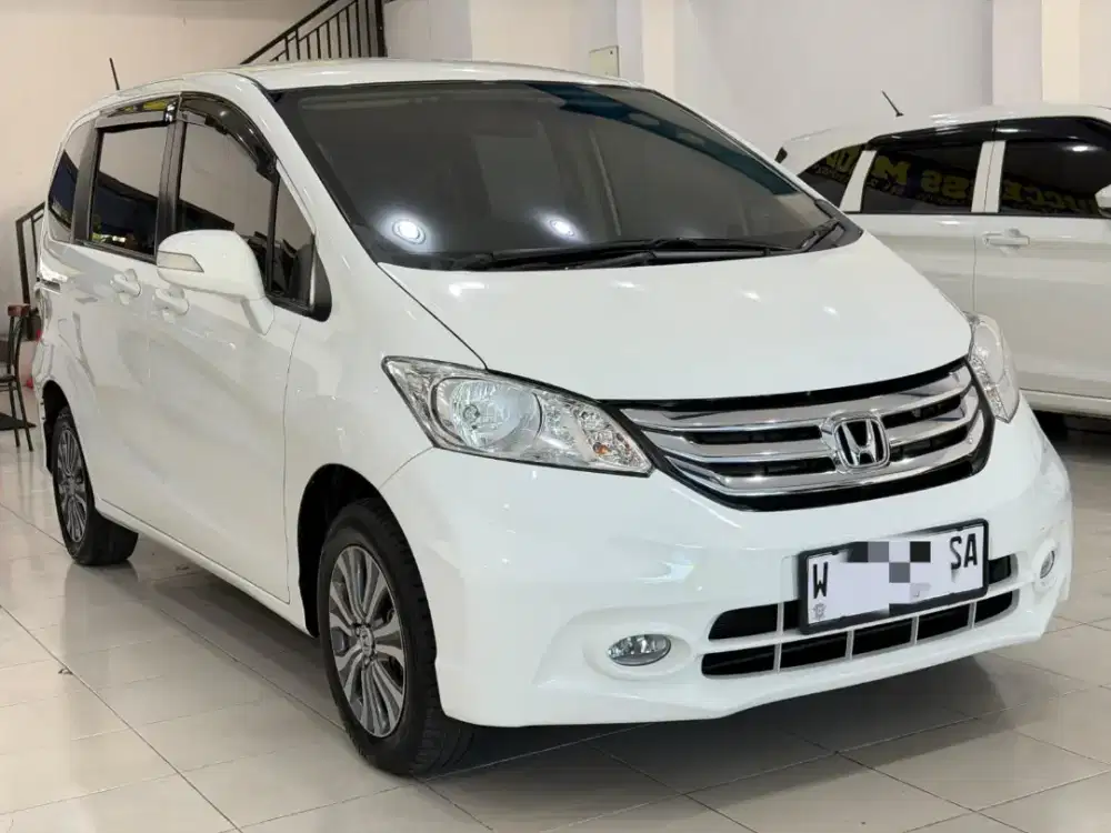 Honda Freed E PSD 2015 Matic Putih Sangat Terawat