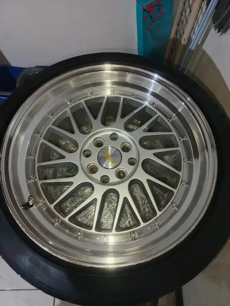 Velg HSR Paddock dan Ban Accelera R17