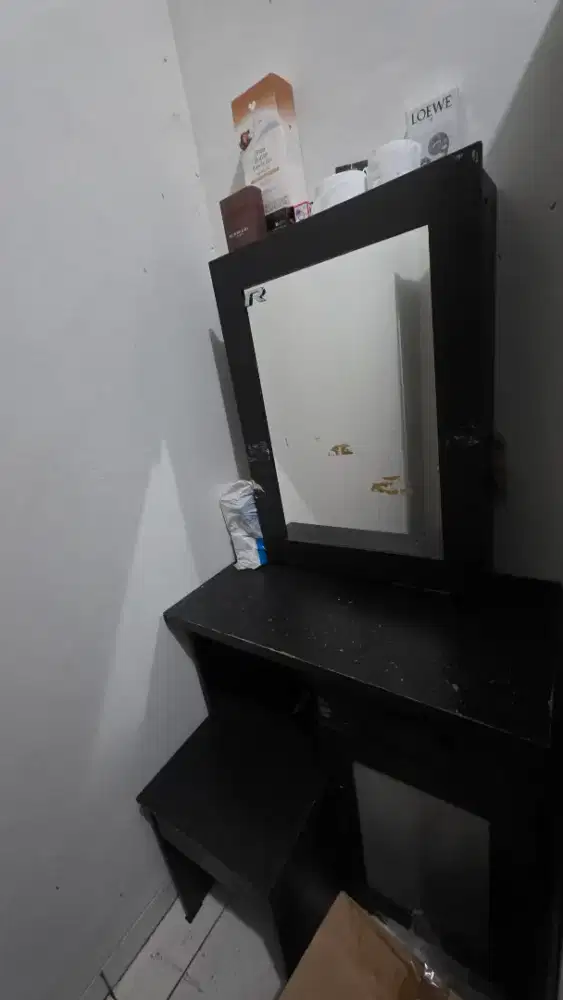 Dijual Meja Rias Full Set Sliding Door dan Kursi