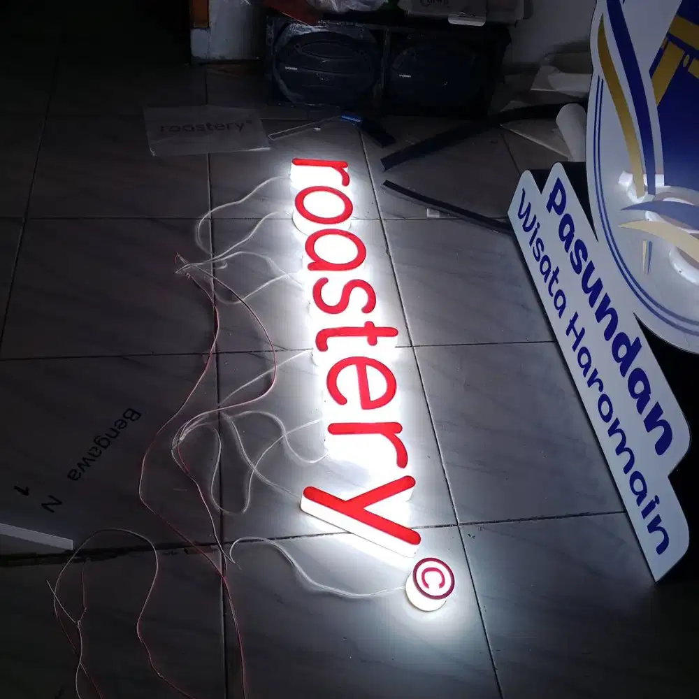 Signage Huruf Timbul Neon Box Akrilik