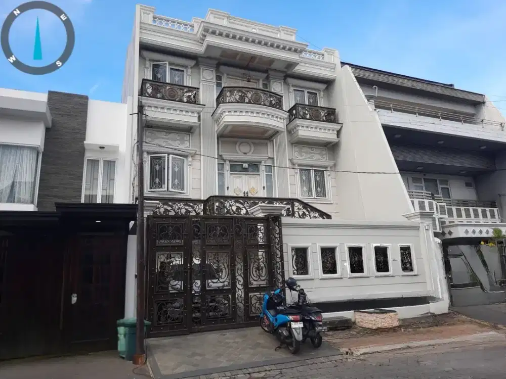Rumah Sultan 3,5 Lantai di Taman Palem Lestari 15 Menit ke PIK