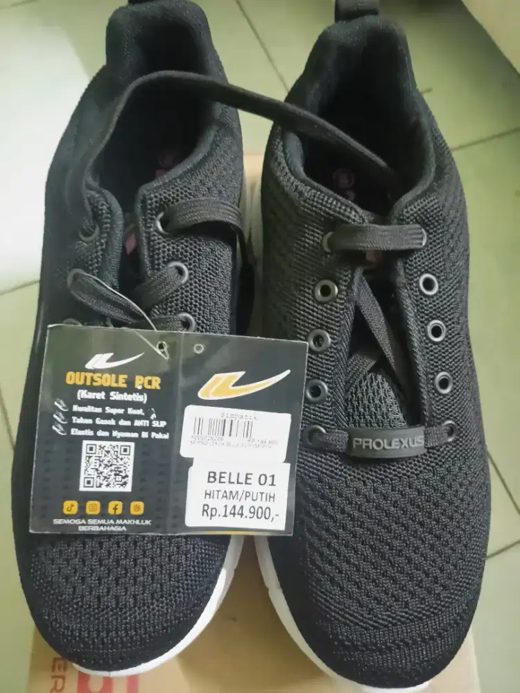 Sepatu sekolah merek newera