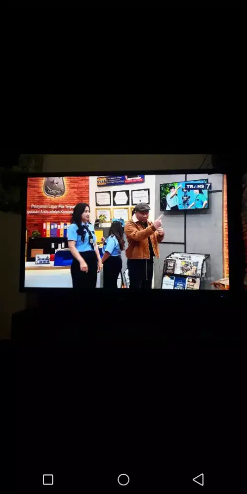 Tv merek laiwan 43ich