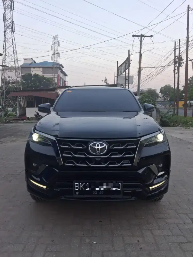 Fortuner VRZ GR 2.4 matic 2022 Hitam