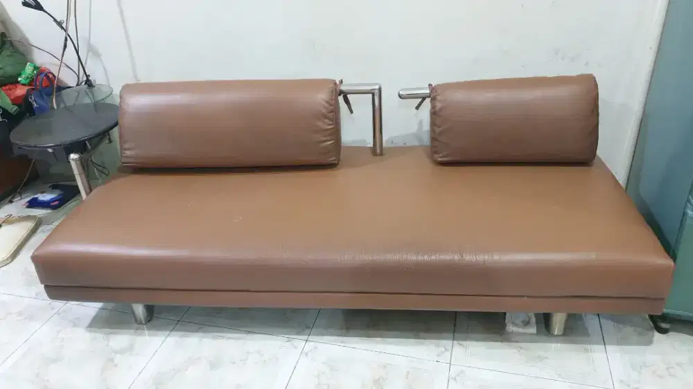 Sofa dan Side Table