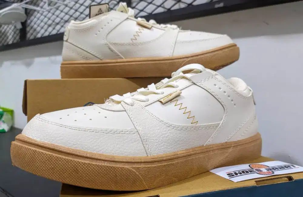 Sepatu sneaker aerostreet
