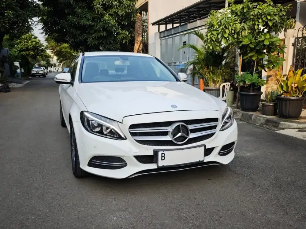 Mercedes Benz C200 W205 Avantgarde 2016
Low ODO 33rb CASH