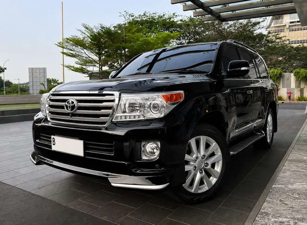 (CASH) 2012 Toyota Land Cruiser 200ZX V8 Bensin Japan (Black on Beige)