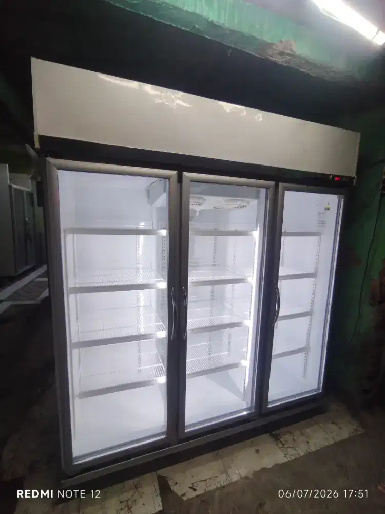 Showcase 3pintu merek sansio terbaru