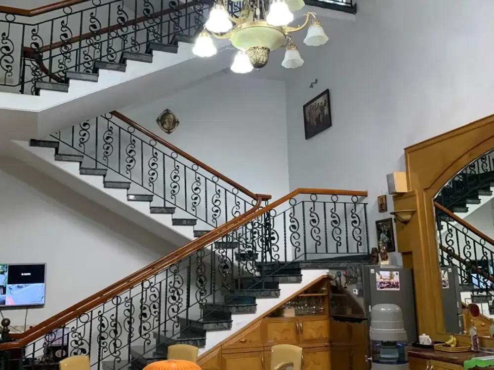 Rumah 2 Lantai Strategis Mainroad Naripan Bandung Kota