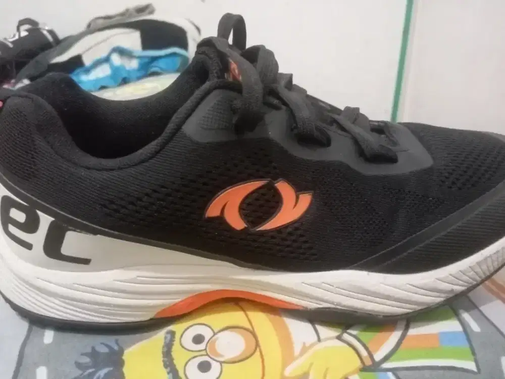 Sepatu olah raga