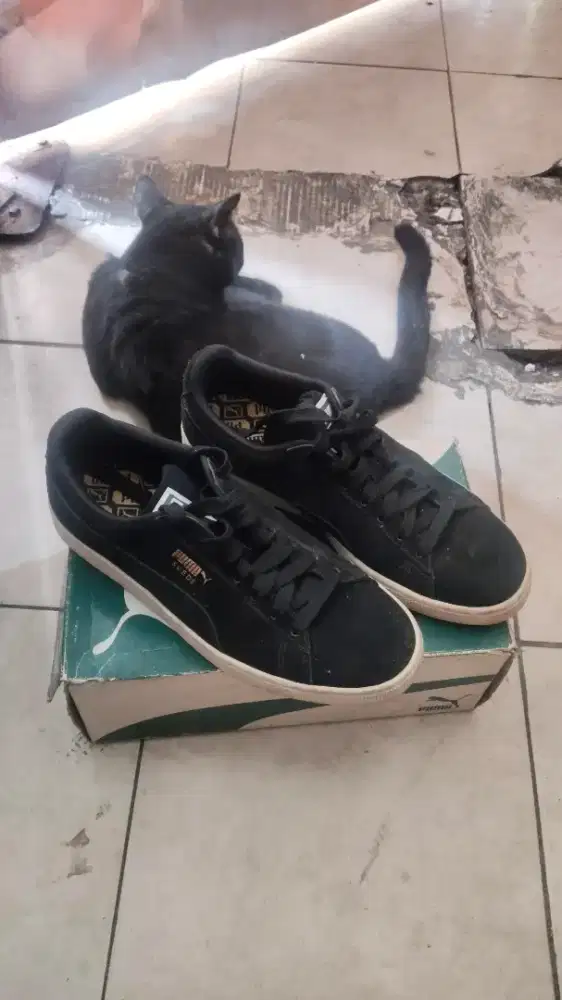 Sepatu puma suede hitam