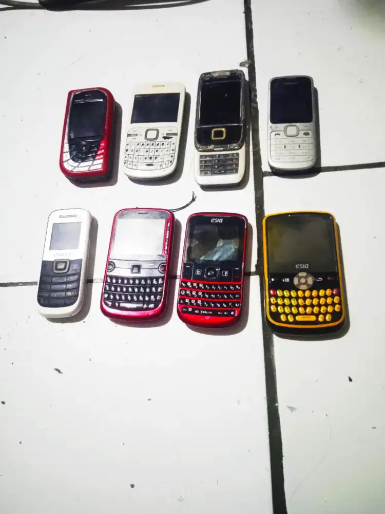 Dijual Hp Jadul, Total Ada 8 Hp, Semua Hp Tidak Ada Baterainya