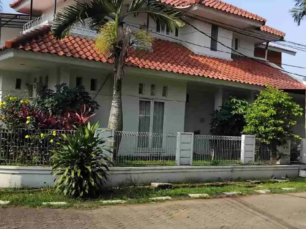 RUMAH HOEK RAPI TERAWAT DI NUSA LOKA BSD