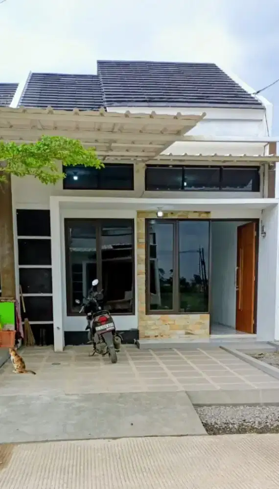 DI SEWAKAN RUMAH BARU DI BANDUNG