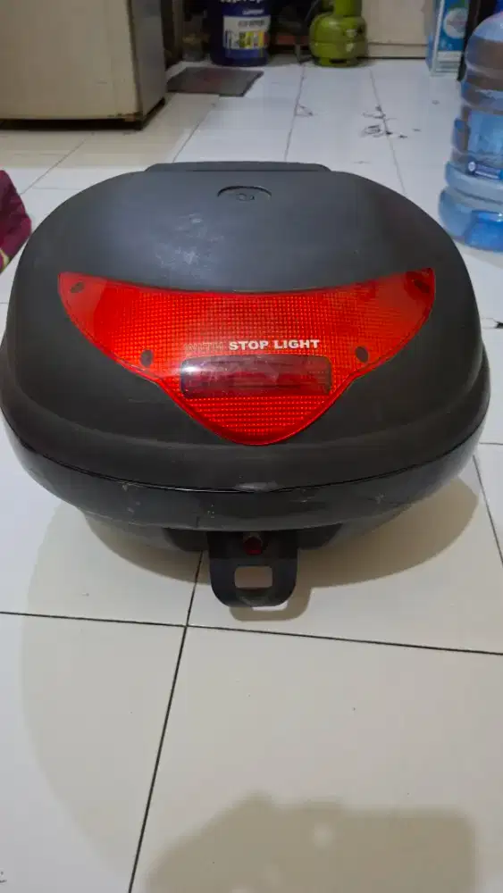 Box motor belakang