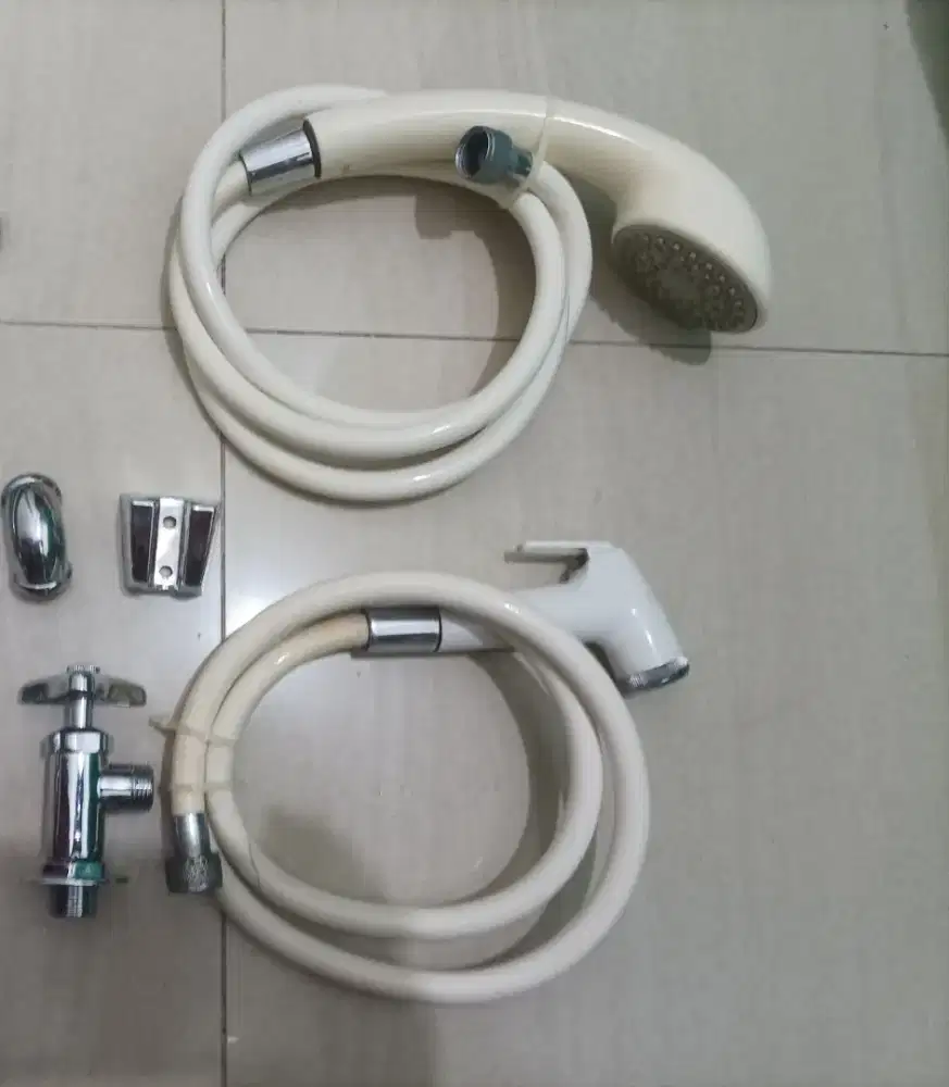 Lengkap satu set shower Toto sesuai foto 225rb