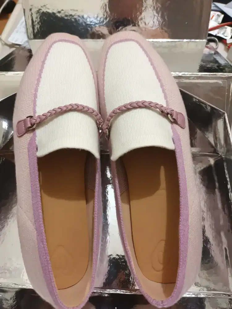 Sepatu  merk 1001 officiel original