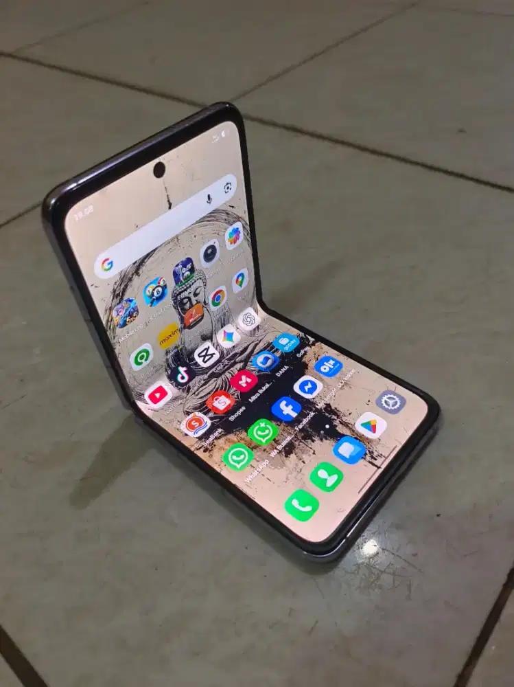 Tecno Phantom V Flip 5G