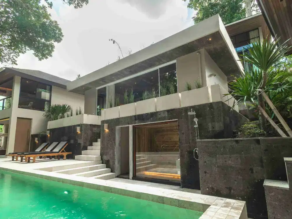 Complex Villa with 7 Bedroom, Ready for Daily Rental Bussiness at Canggu