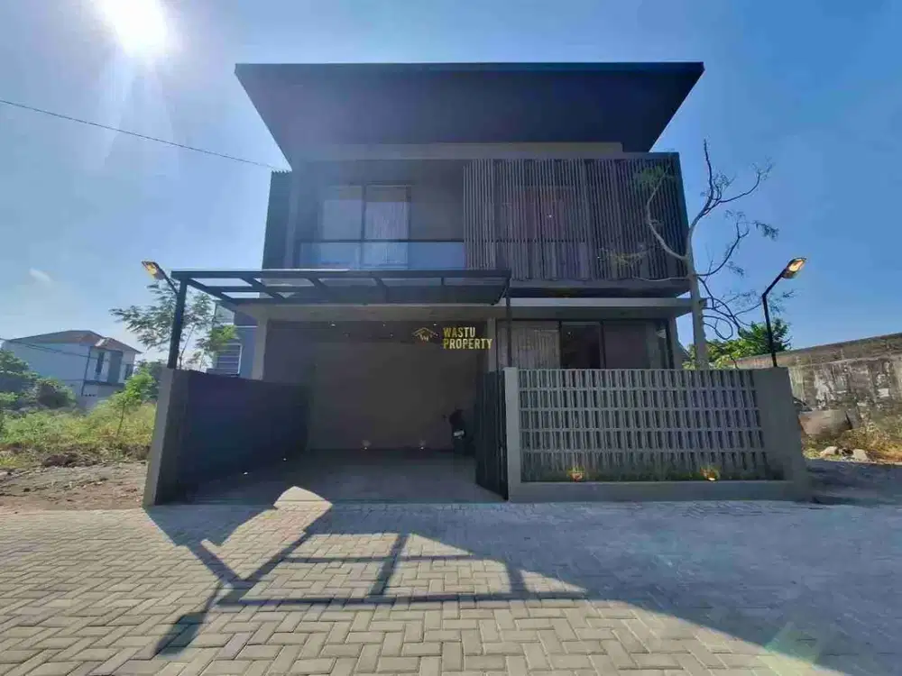 RUMAH MEWAH DEKAT TOL PURWOMARTANI