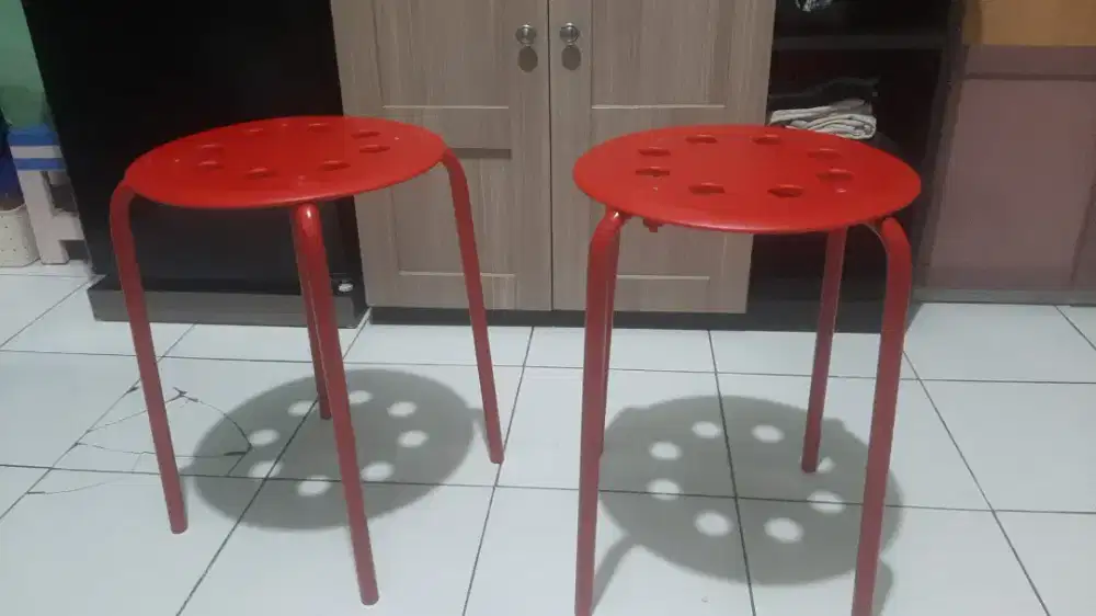 Kursi besi duduk