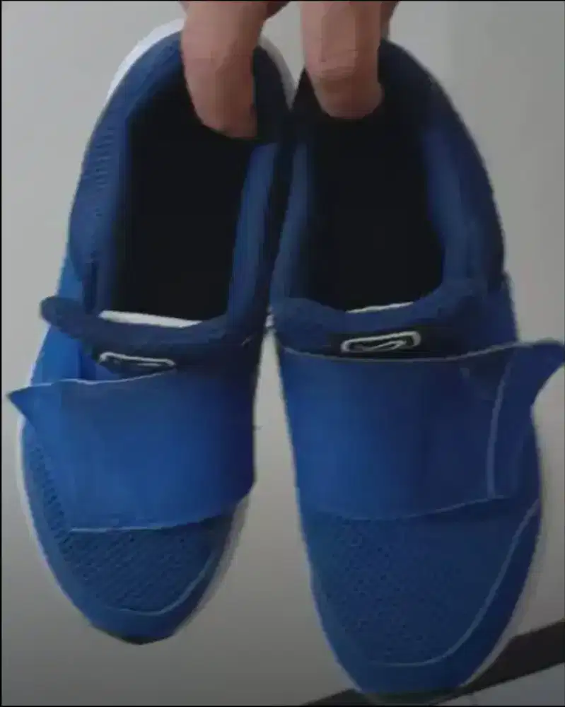 Sepatu anak merk Kalenji  - Decathlon ( Preloved )