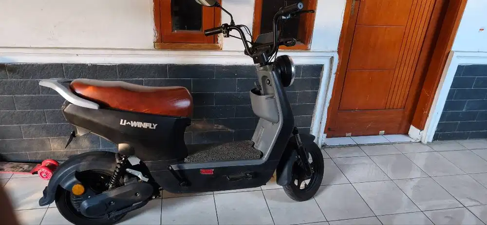 SEPEDA LISTRIK UWINFLY D8-12 Bekas