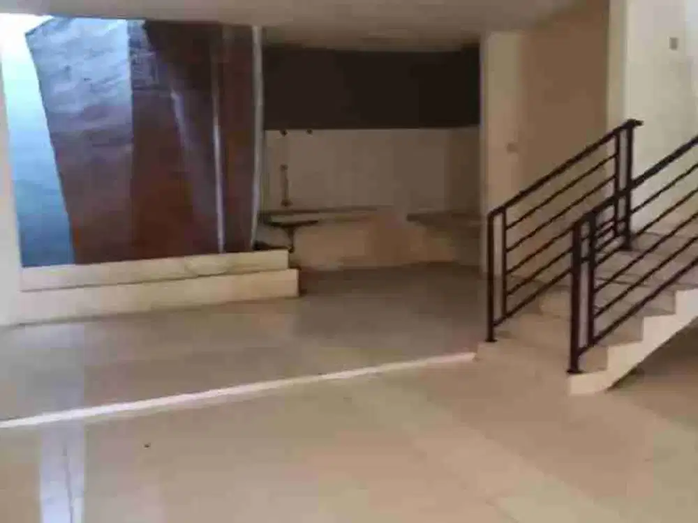 DISEWA MURAH MINIMAL 2 TAHUN RUMAH 2 LANTAI KAMAR ADA 3 SIAP HUNI BEBAS BANJIR DI TAMAN SURYA 5