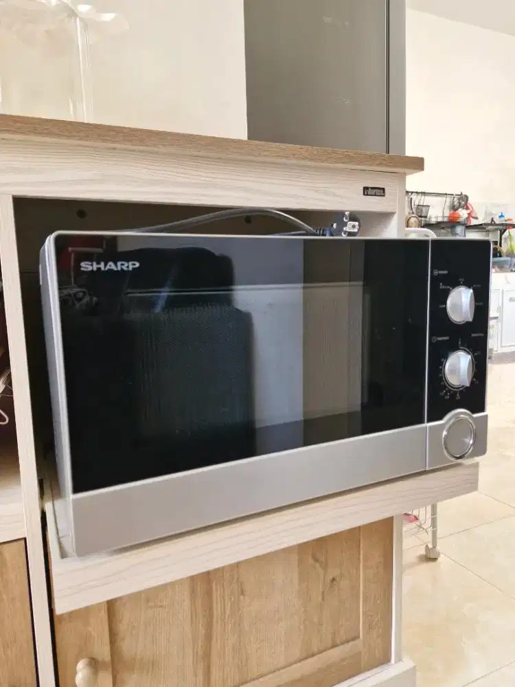 Microwave Sharp kondisi 95% jarang dipakai