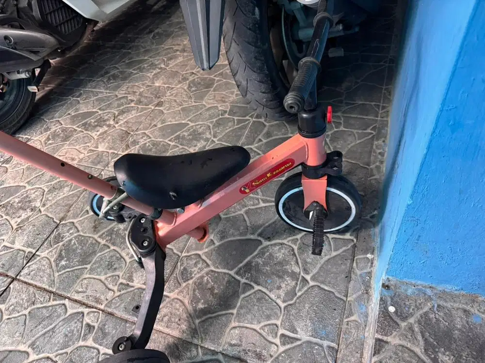Sepeda anak bekas roda tiga