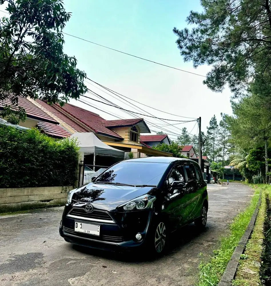 KM22RB - Toyota Sienta 1.5 V manual 2018 MT Hitam NO PR 2019/2020