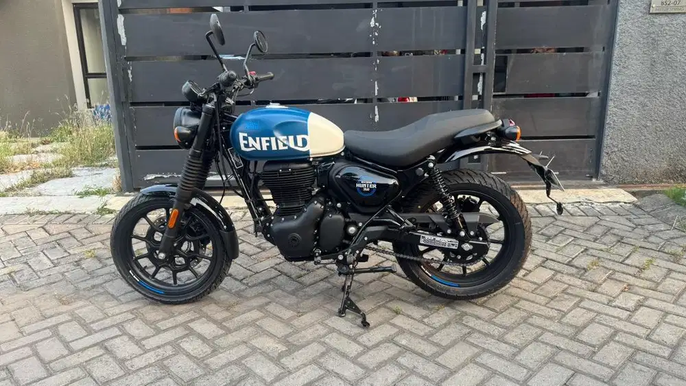 Royal Enfield Hunter 350 Rebel Blue