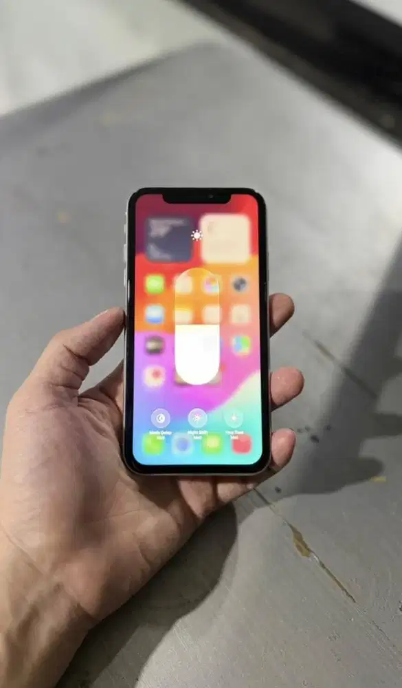 Iphone 11 White 128GB Resmi Ibox Hp charger