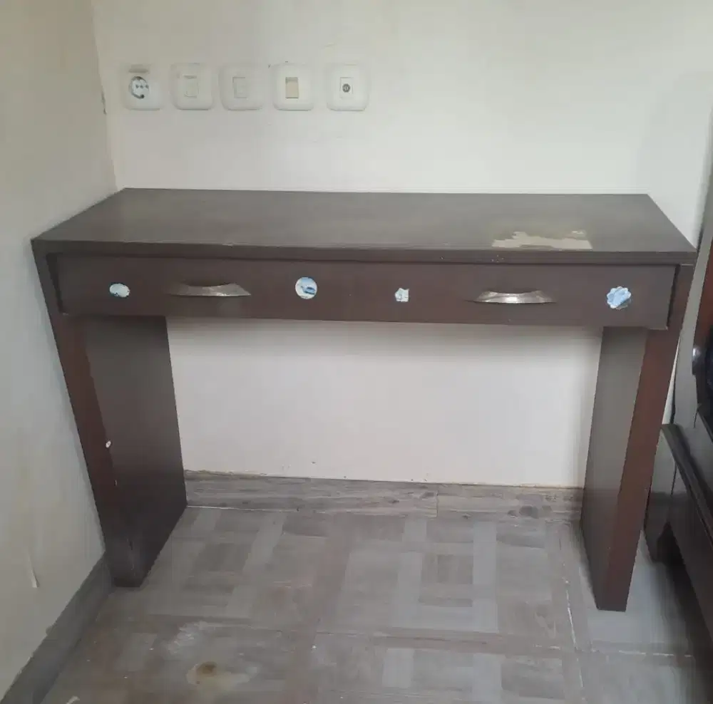 MEJA & CERMIN MINIMALIS