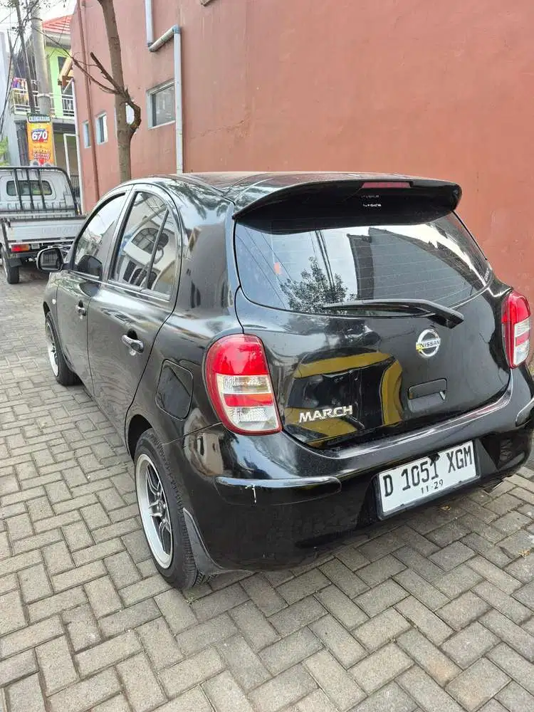 Nissan March 2011 Bensin