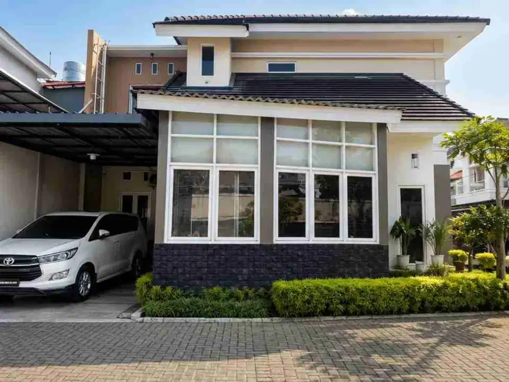 RUMAH MEWAH 2 LANTAI FURNISHED DALAM PERUMAHAN ONE GATE DI JALAN KALIURANG KM. 7 DEKAT KAMPUS UGM