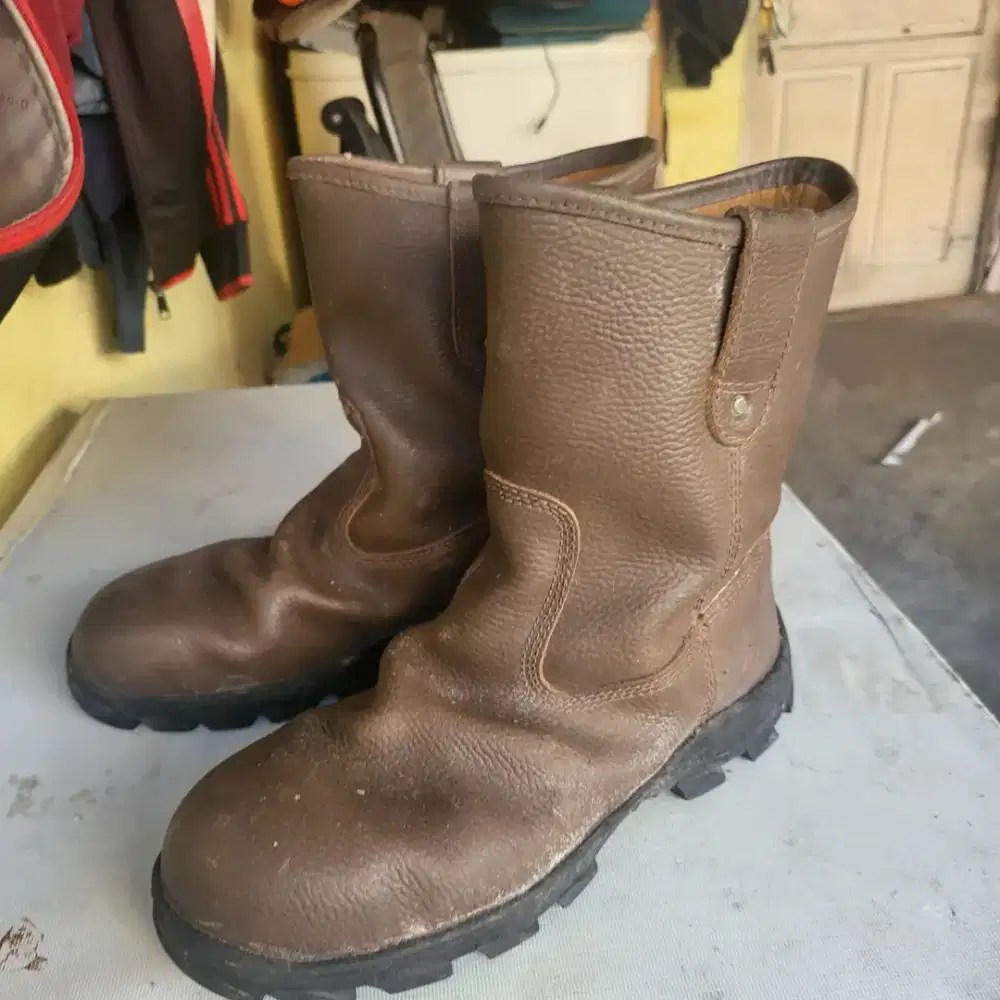 sepatu safety 43 / 44