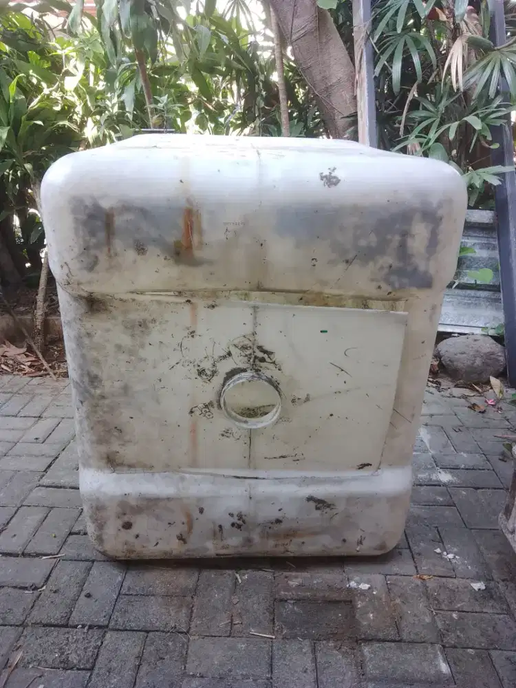 Tandon Plastik bekas
