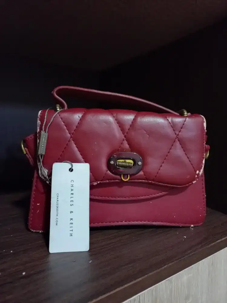 Tas Maroon Charles & Keith
