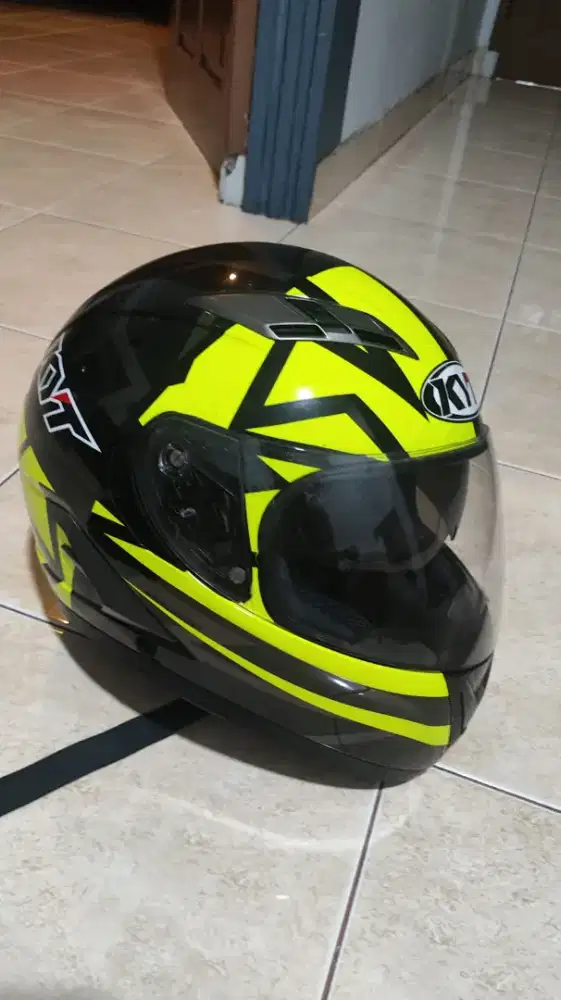 HELM DOT KYT FALCON 2 BLACK AND GREEN NEON COLORWAY - UKURAN L