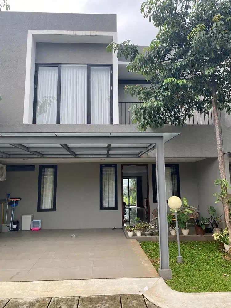 Di sewakan rumah 2.5 Lantai