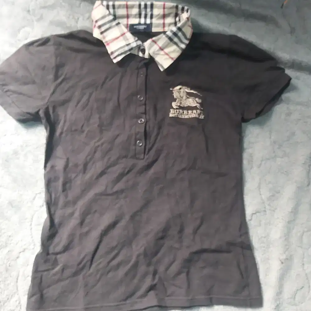BURBERRY SHIRT LONDON ORIGINAL,size S fit M Slim,kain dingin sejuk.