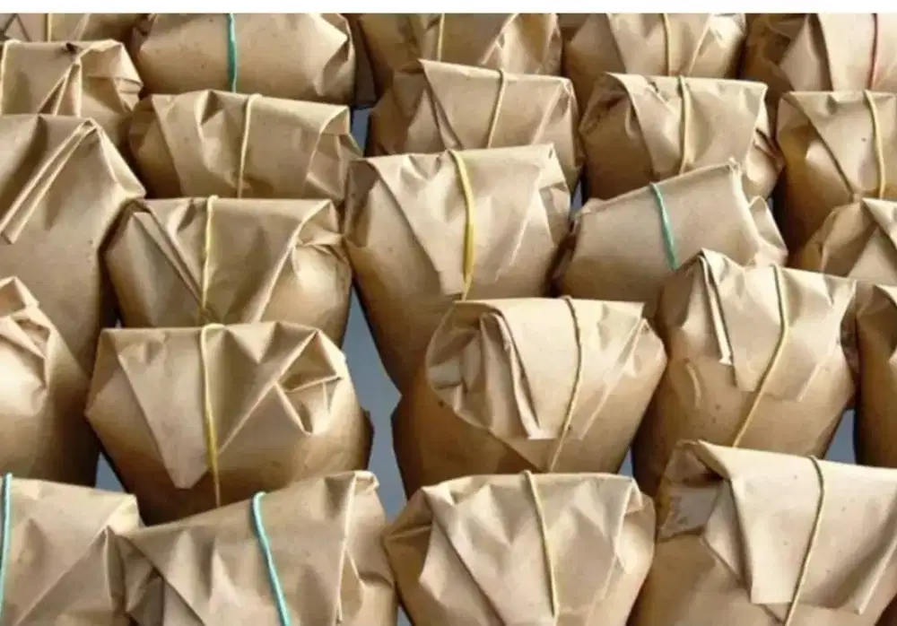 Titip jual nasi bungkus dan aneka gorengan juga terima pesanan