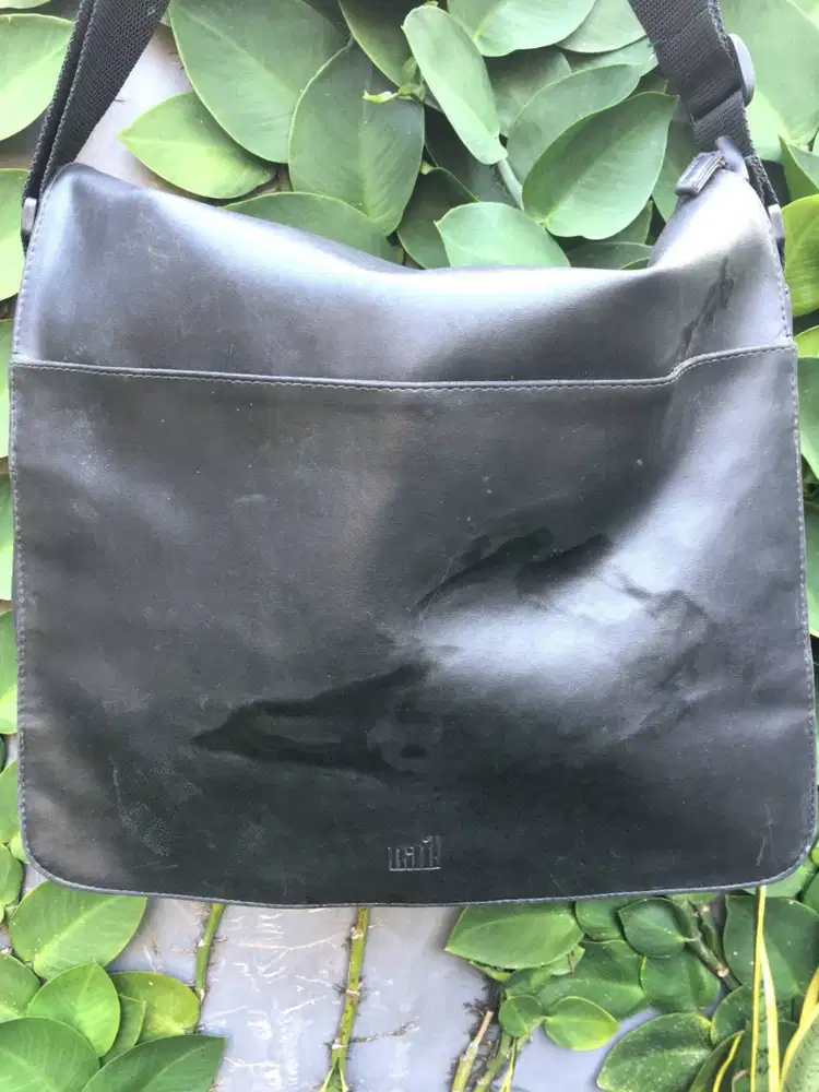 Tas Selempang Nail Kulit Hitam Flap Bag 40x40cm 7/10