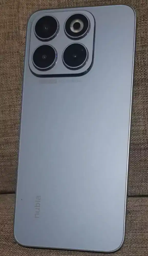 Nubia V70 8+8/256 (ZTE)