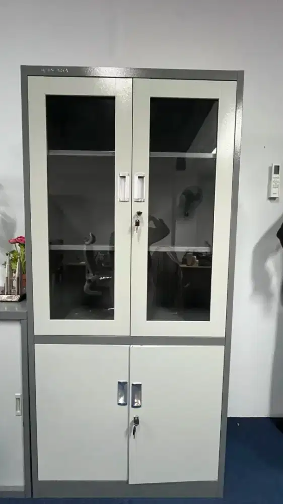 Lemari besi kantor