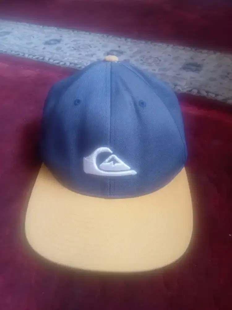 Bismillah, dijual topi snapback Quiksilver original